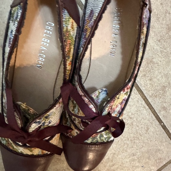 Chelsea Crew Brown and Cream Flats with Ornate Design - Picture 2 of 7